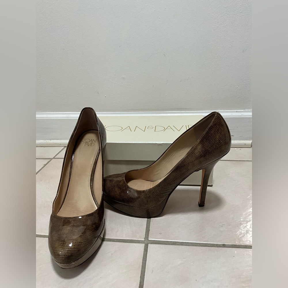 Joan & David Textured Brown Heels Size 11